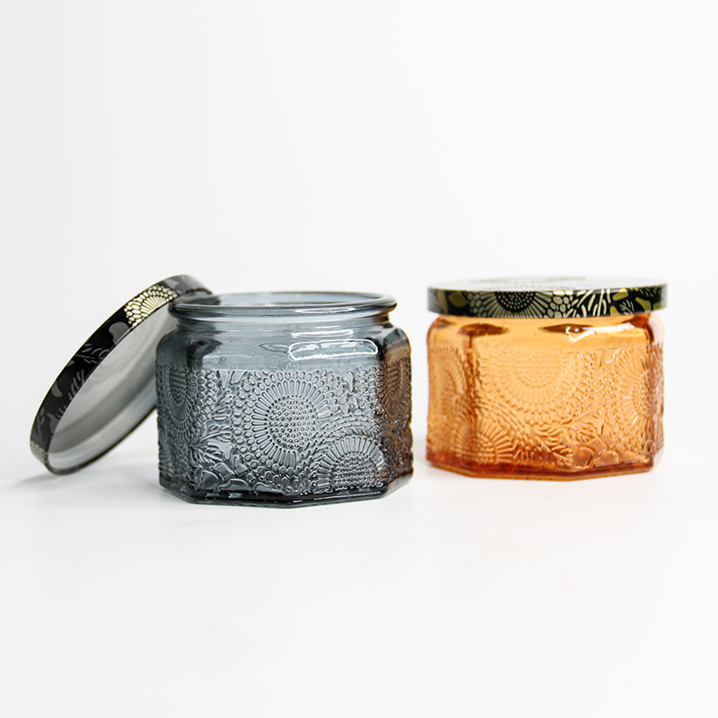 zweifarbiges, geprägtes Glas mit dekorativen Deckeln 01