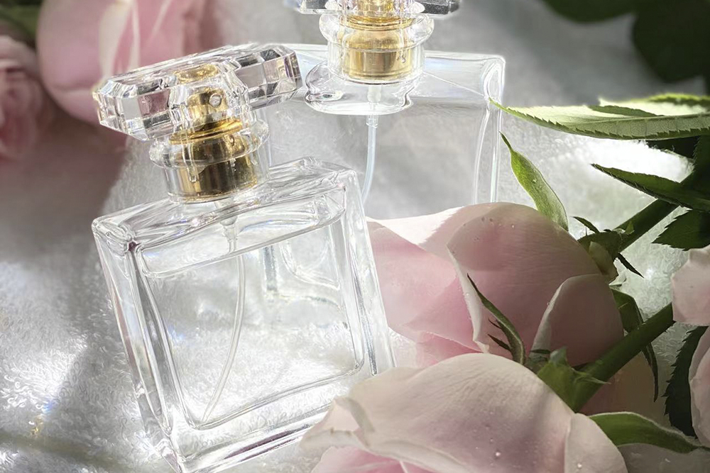 Perfume bottle with T shape cap